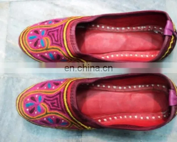 NEW EMBRODIERY JUTTIS MIX MODELS PACK OF 50 PAIRS photo-6