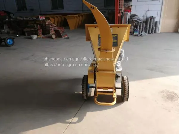Color Red / Yellow Portable Wood Chipper 5.5kw Electric Motor Mulcher Chipper