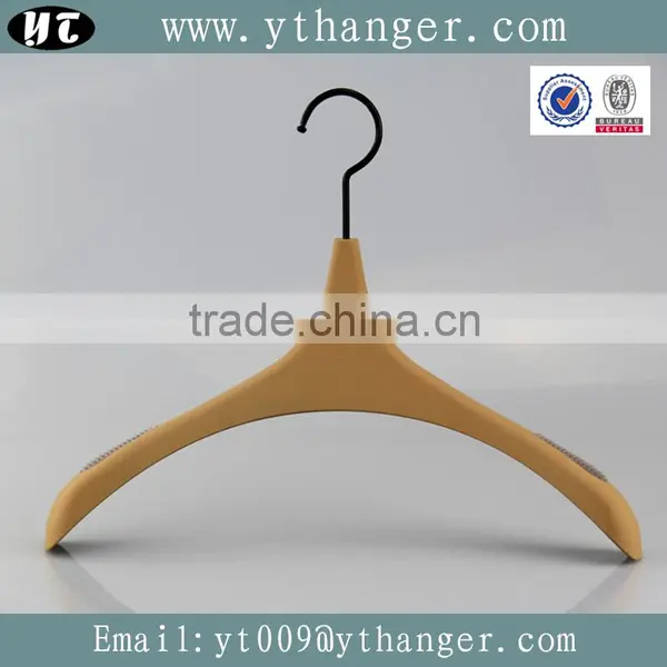HA6865 Plastic Hanger With Antislip Strip Rubber Coated Coat Hanger photo-3