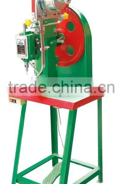shoe eyeleting machine