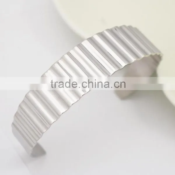 Mirror Polish Personality Lover Bracelets Jewellery Accesories 304L/316L Stainless Steel for Women Men Etched Stripe Bangles photo-5