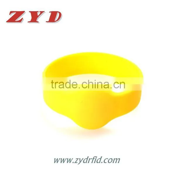 Cheap UHF Rfid Monza4 Waterproof Silicone Wristband