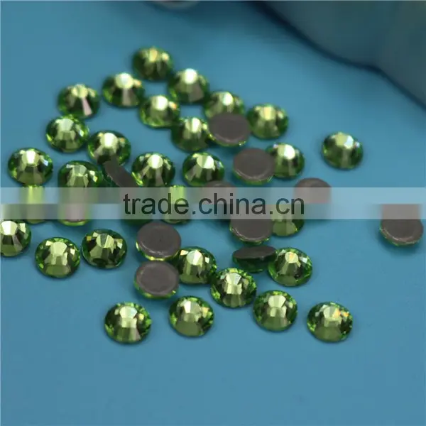 Top Quality Wholesale Peridot All Kinds of China Flatback Hotfix Glass Stone photo-2