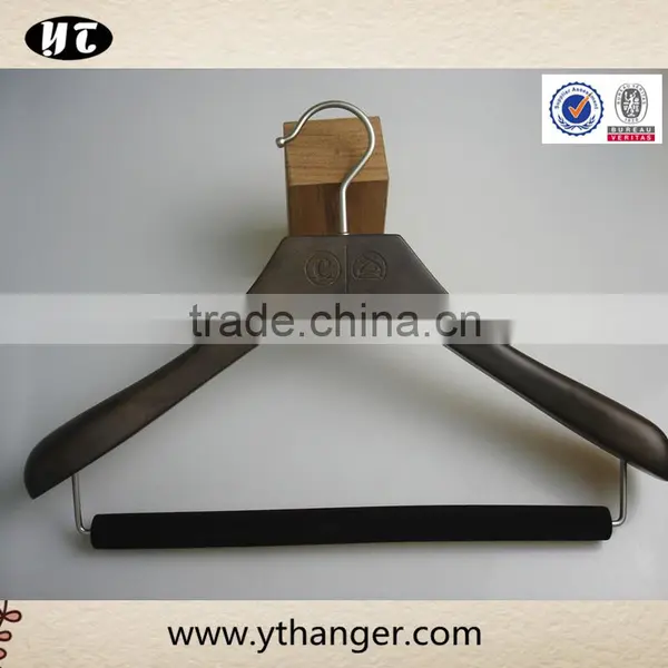 China Supplier Luxury Wooden Suit Hanger With Velvet Bar photo-2