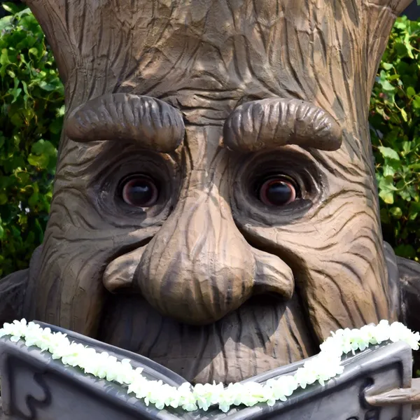Newest Good Quality Durable Attractive Customizable Life Size Animatronic Talking Tree for Festival photo-5
