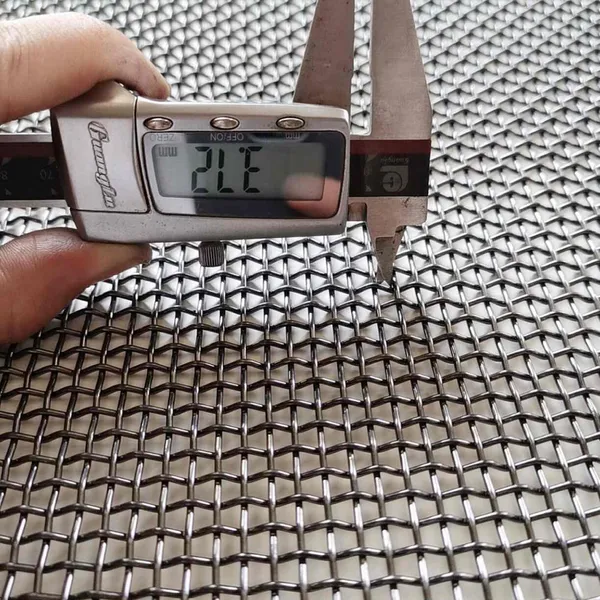 Heavy-Duty Molybdenum Mesh for Pressure Vessel Components photo-3