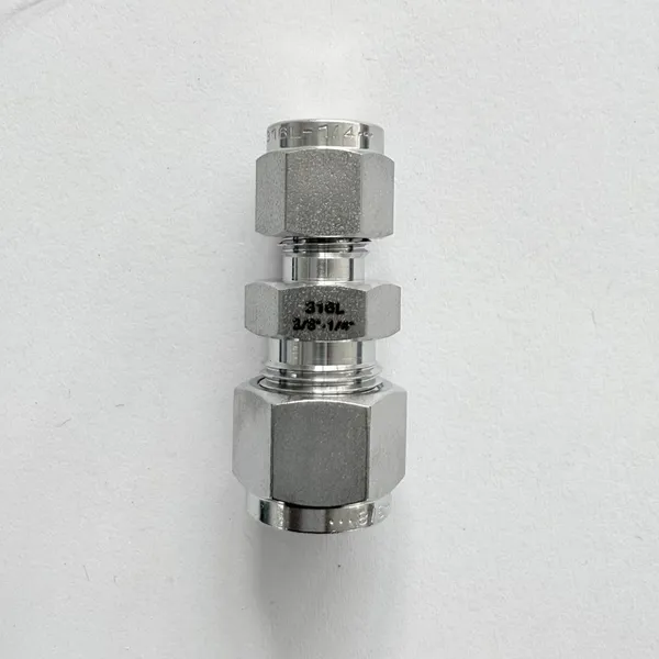 Heavy Duty Stainless Steel Flange Pipe Connector for Female Thread Applications