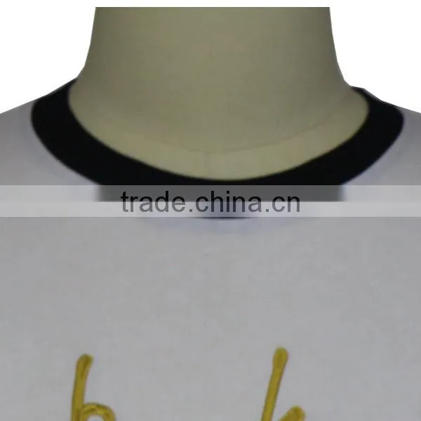 Rib Collar Short Sleeve White Golden Embroidery Tshirt photo-4