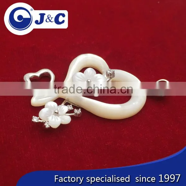 High Quality Fashion White Mother of Shell Engraved Pendant photo-3