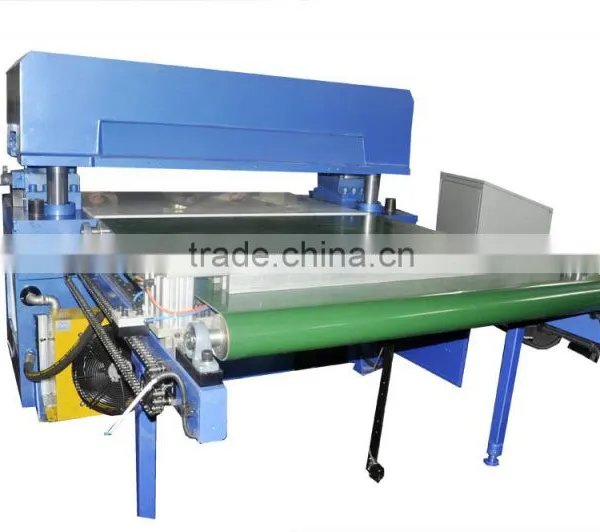 Auto-feeding Leather and Fabric Cutting Machine for Roll Materials photo-3