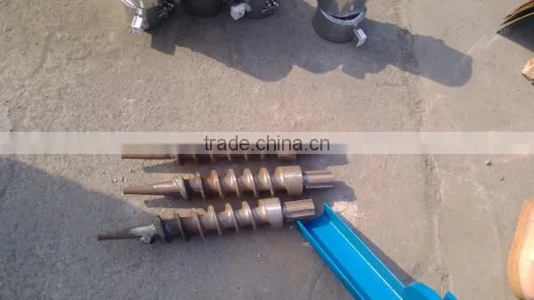 Screw Type Peanut Shell Briquette Making Machine photo-2