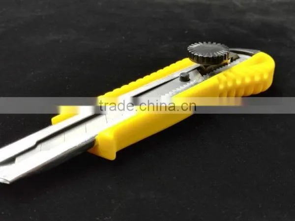 Utility Cutter With a Screw photo-2