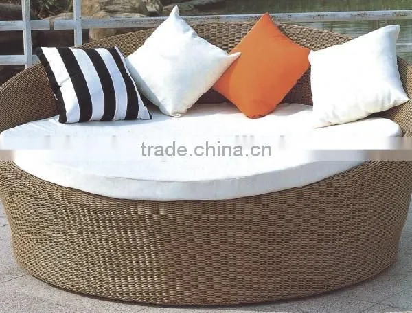 Round Outdoor Furniture Double Wicker Woven Poly Resin Rattan Bed