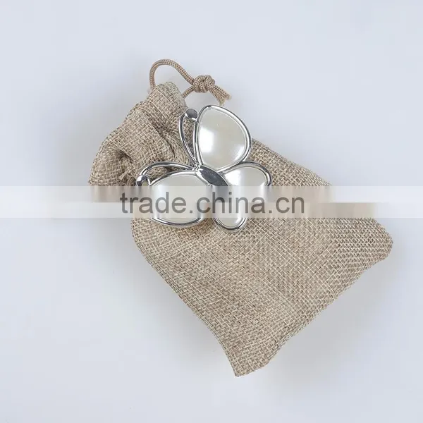 China Wholesale White Flower Nice Delicate Butterfly Shape Brooches for Sale photo-2