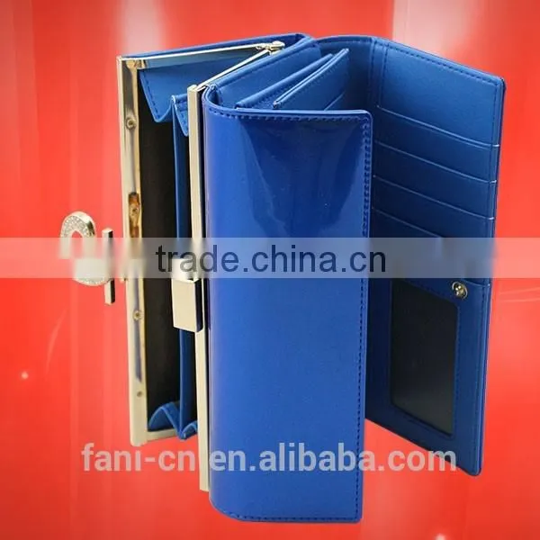 Fashion Heart Shape Metal With Diamond Design Long Clutch Leather Wallet and Purse for Ladies photo-5