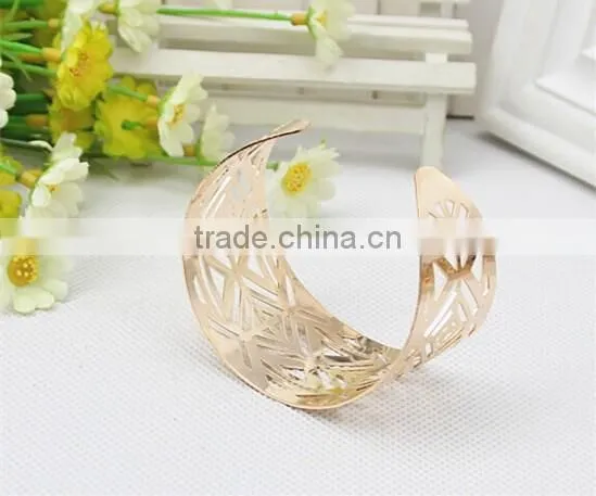 New Design Gold Hollow Triangle Bangles,metal Feather Shape Bangle in Bulk photo-4