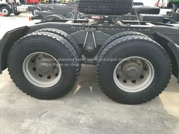 6x4 Sinotruk Howo Right Driving Tractor Truk for Sale 371HP photo-4