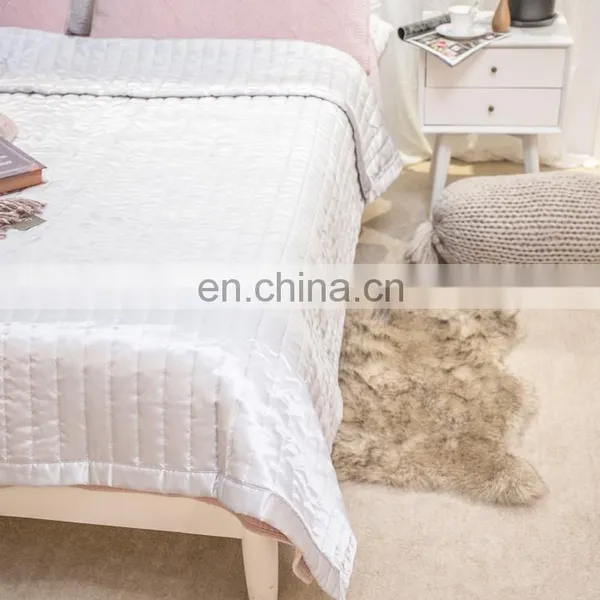 Home Fashion Design Lightweight Breathable Geometric Hypoallergenic Square Pattern Satin Stylish Microfiber Bedding Quilt Set