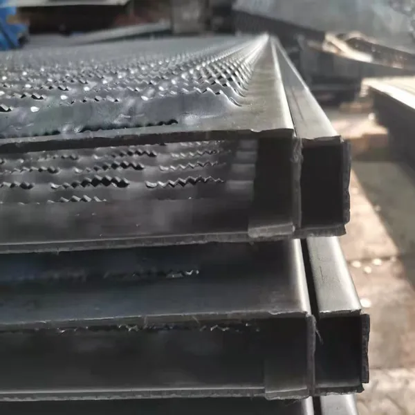 Anti-slip Perforated Mesh Pattern Plate, With Alligator Mouth Holes, Suitable for Pedestrian Walkways, Cutting and Bending Services Available photo-4