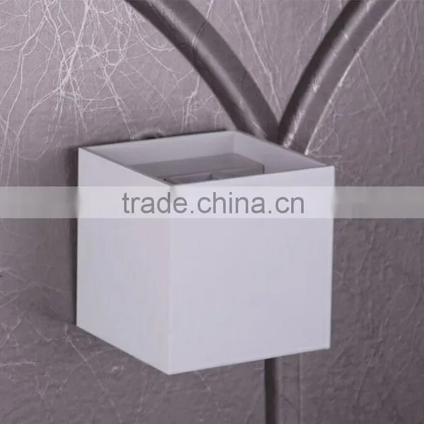 CE and RoHS Hot Sale Led Wall Light White or Black photo-3
