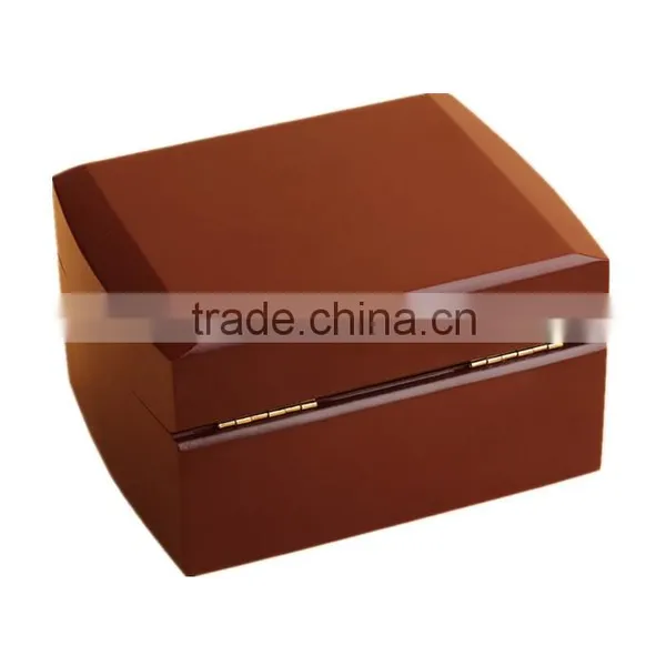 Matte Lacquered Wooden Wrist Watch Box Packaging photo-2