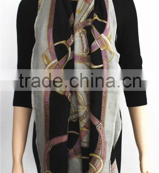 Belt Printed Wool Scarf With Fringe photo-4