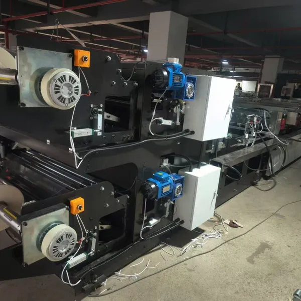 Valve Type Vacuum Compression Clothes Storage Bag Production Machine photo-3