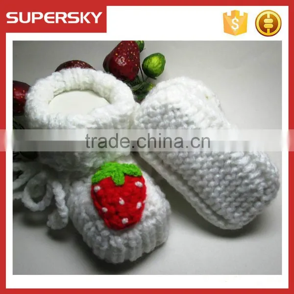 V-124 Extra Warm Crochet Newborn Baby Shoe With Strawberry Soft Indoor Knitted Todder Slippers Shoe photo-3