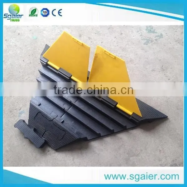 2016 Top Quality 100% Raw Rubber Channel Cable Ramp photo-4