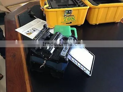 Japan Fujikura 70s Fusion Splicer With CT-06 Cleaver BTR-09 Battery Price photo-4