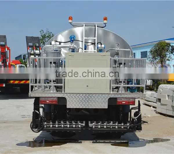 SINOTRUK 10000Liters Asphalt Sprayer Truck photo-6
