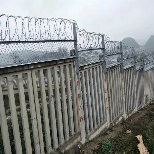 Concertina Wire Razor Wire, 0.5mm Blade, 2.5mm Spring Wire, 10m Roll, Surface: Electric Galvanized