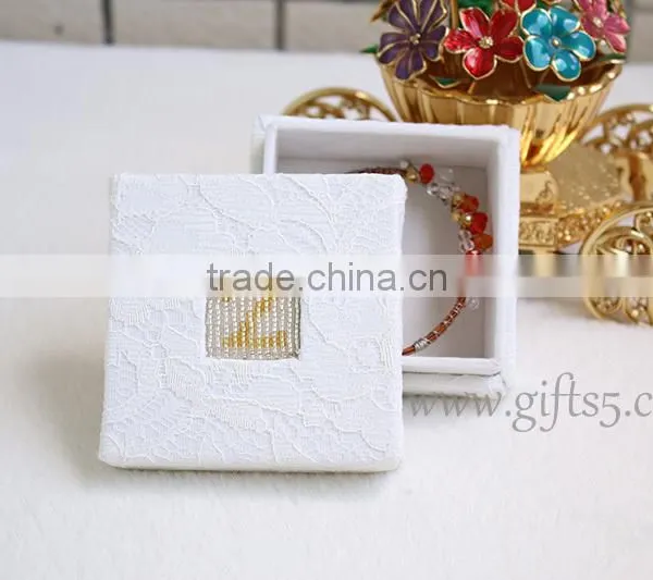 Fashion White Wedding Packaging Box for Jewelry With Beaded Name Plate of Z photo-2