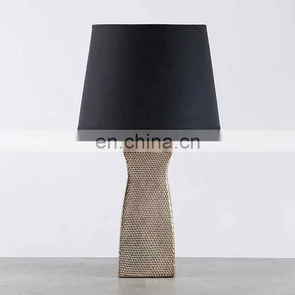 Europe Ceramic Meterial Bedside Table Lamp and LED Light photo-2