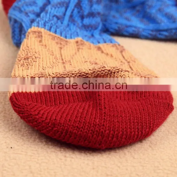 China Traditional Knitted Wholesale Polyester Stripped Sport Socks photo-5