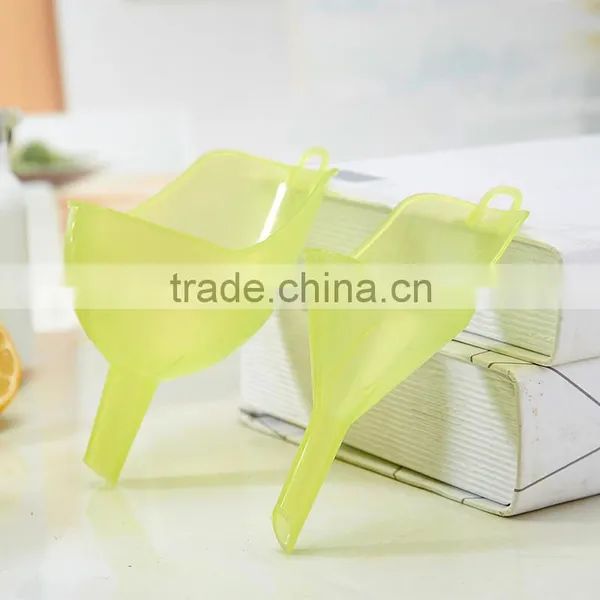 2Pcs/Set Clear Plastic Funnel Perfume Oil Liquid Diffuser Bottle Funnel Vial Lab/Kitchen/Cosmetic photo-4