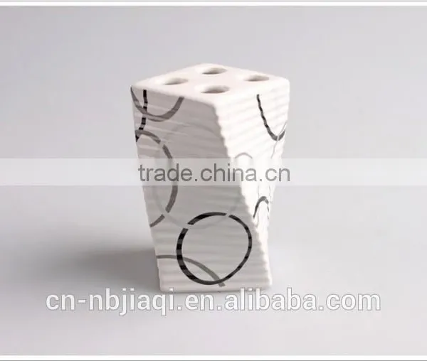 4pcs of Modern Bathroom Accessories Set photo-3
