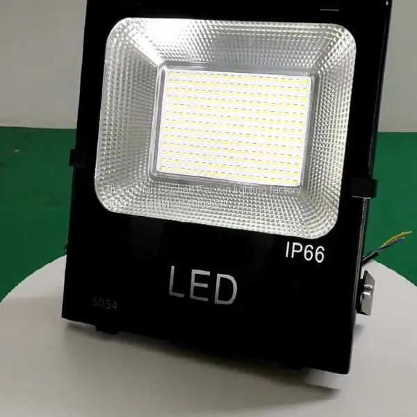 Сверхяркий наружный прожектор с рефлектором на базе SMD LED