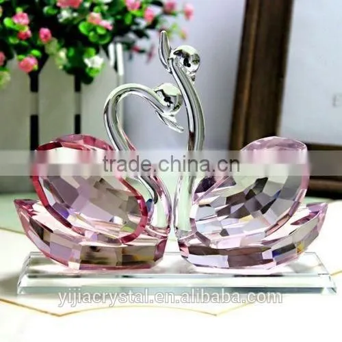 2015 New Design Different Colors Best Seller Factory Directly Sale Competitive Goods Crystal Couple Swan for Wedding Gift