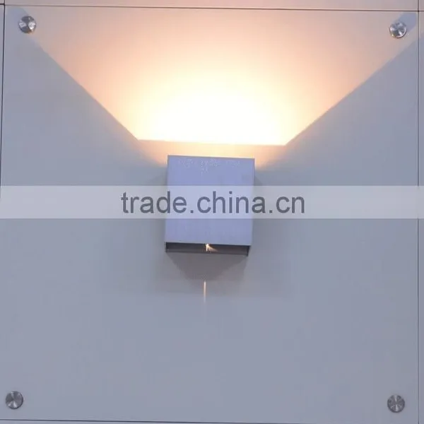 Adjustable Led Wall Mount Reading Lamp photo-3