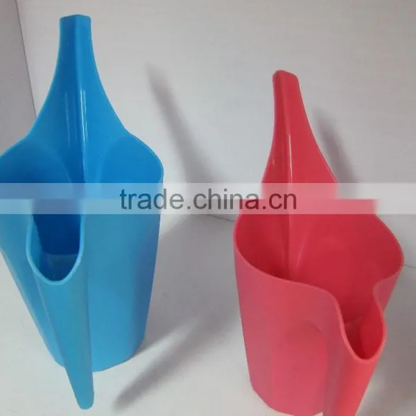 Ladies Garden Plastic Watering Can Set Plastic Watering Cans in Assorted Colors photo-3