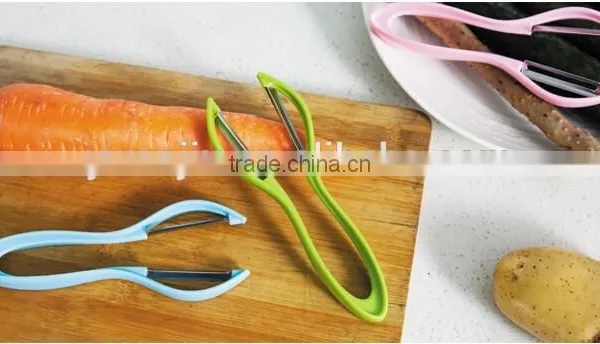 Wholesale Stock Colorful Hanging Double Fruit Vegetable Peelers photo-3