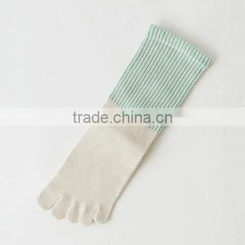 China Socks Manufacturer Custom OEM Design Woman Comfortable Cotton Sox Plain Cable Knit Five Toes Pilates Yoga Sock photo-3