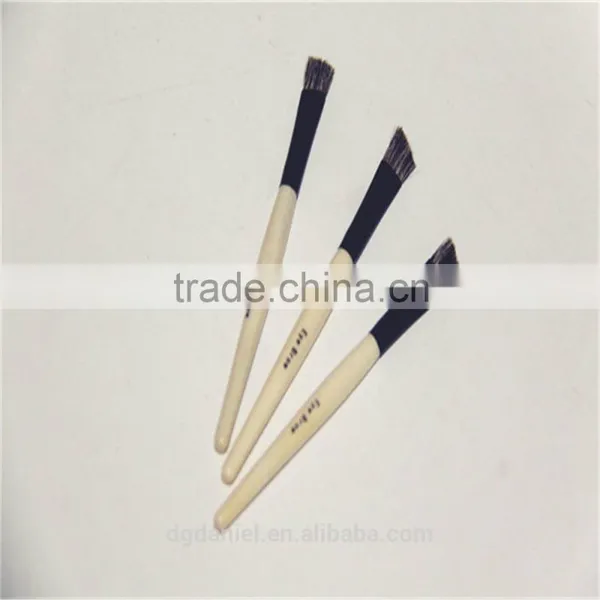Wooden Handle Angled Eye Shadow Brush photo-5