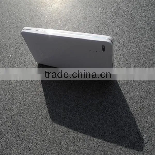 March Power Bank 3 in 1 Power Bank 4000mAh Extra-Slim Plated Metal Middle Frame photo-3