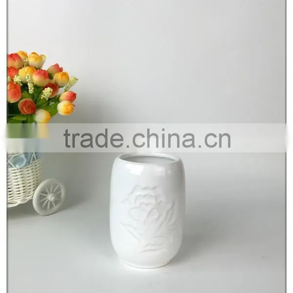 Embossed Rose White Ceramic Bathtroom Set photo-6