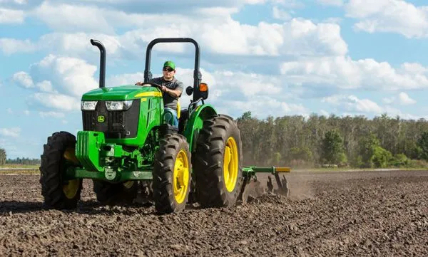 Hydrostatic Engine Agricultural Farm Tractor 30hp Air Conditioner High Efficiency