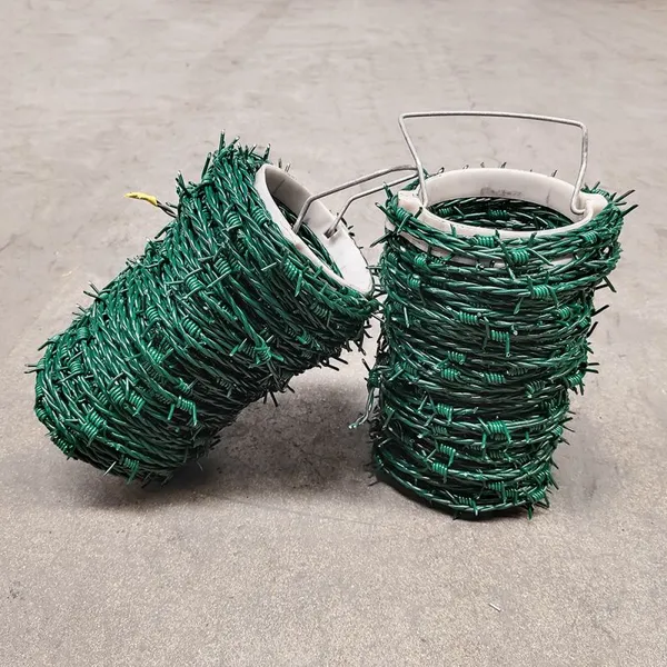 Residential Security Protect Property Sharp Barbs and Weather-resistant Pvc Coated Barbed Wire