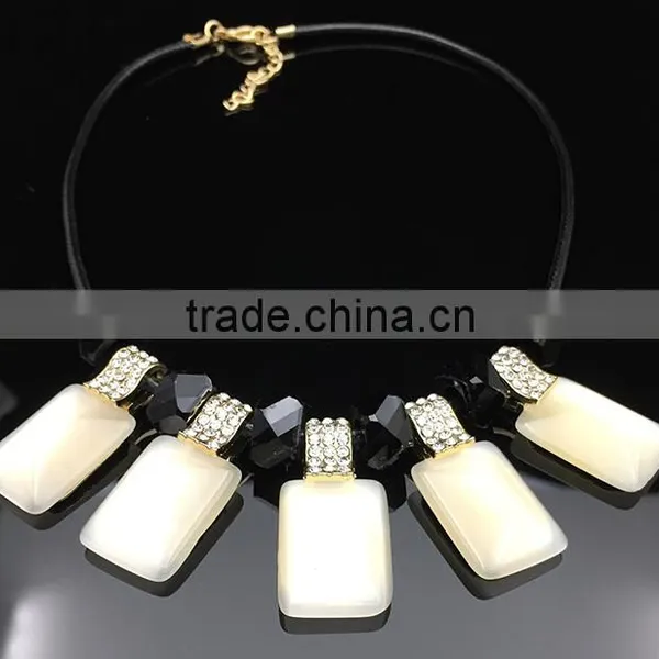 Manufacturers Wholesale High-grade Fashion Female Opal Necklace Short Leather Chain Necklace photo-2