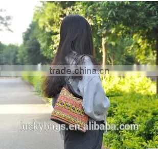 China Embroidery Tote Bag Fashion Women Leather Shoulder Bag photo-3